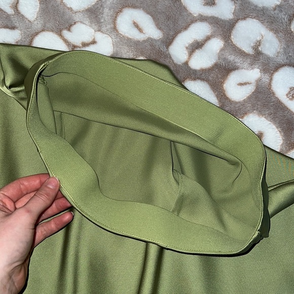 Green silky skirt - Picture 6 of 6